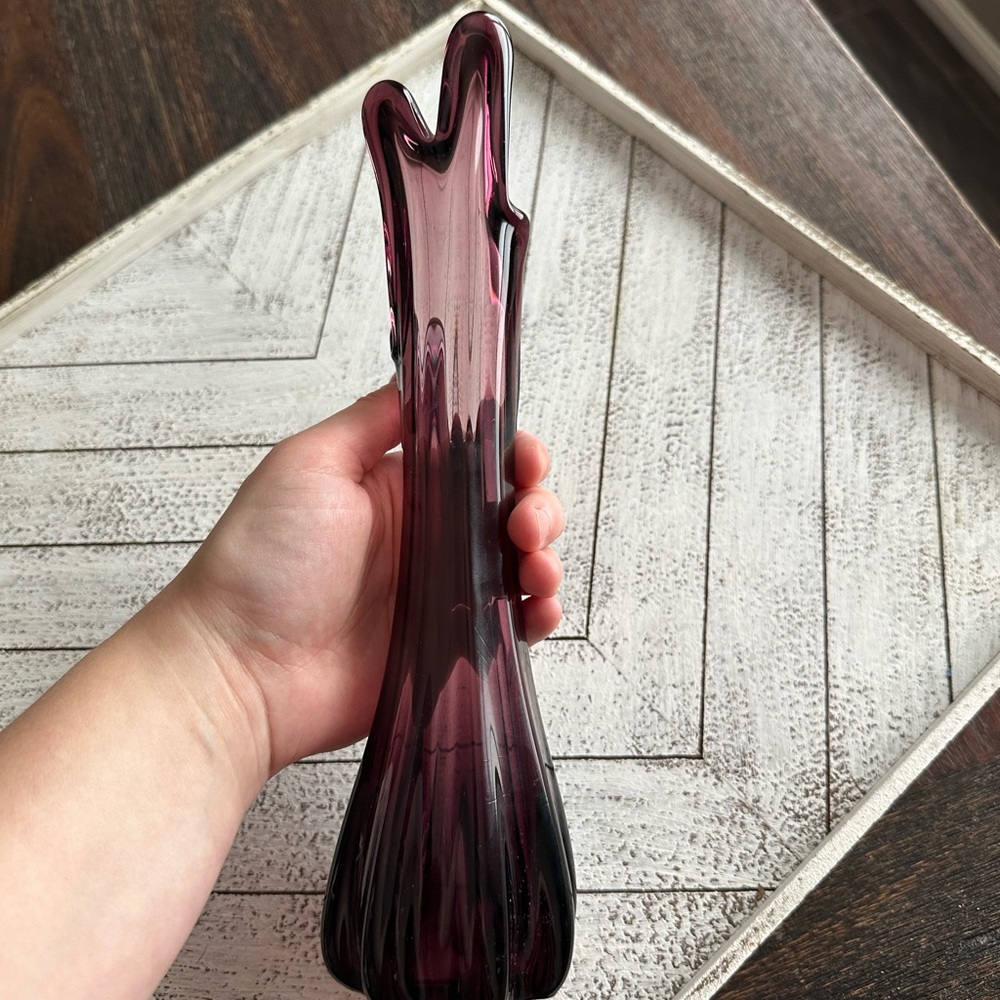Swung Purple Glass Vase Vintage - Picture 2 of 7